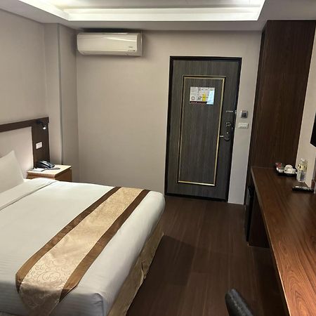 Yuhao Hotel - Hsinchu Branch Екстериор снимка