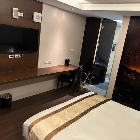 Yuhao Hotel - Hsinchu Branch Екстериор снимка