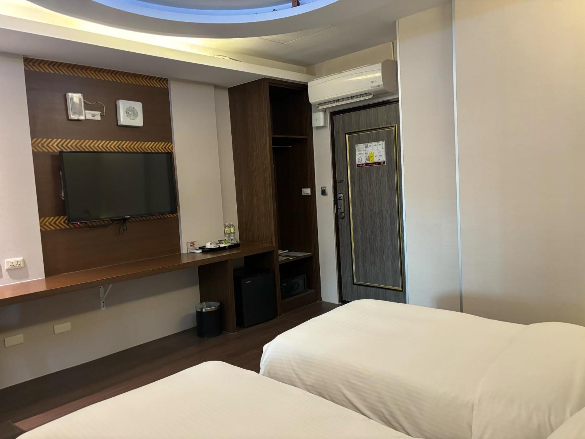 Yuhao Hotel - Hsinchu Branch Екстериор снимка
