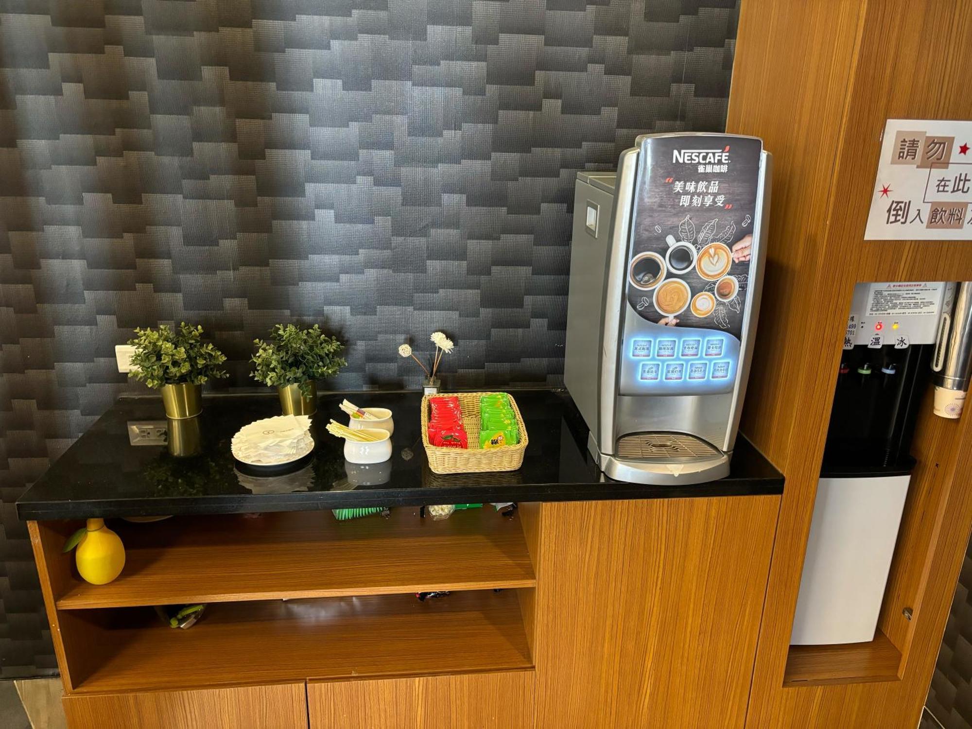 Yuhao Hotel - Hsinchu Branch Екстериор снимка